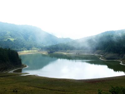 翠峰湖-湖面云雾缭绕